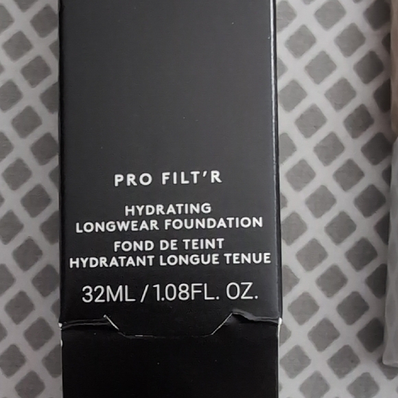 Fenty Beauty Pro Filt'r Hydrating Longwear Foundation - Picture 3 of 6